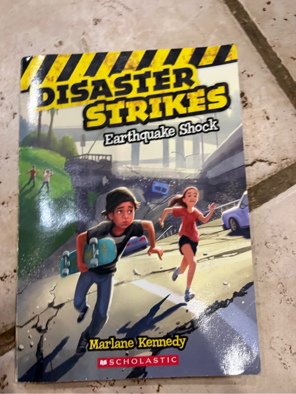 Scholastic Disaster Strikes: Earthquake Shock – Yellow, Black, Green, Blue